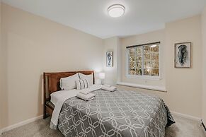 62sl - Hot Tub - Wifi - Fireplace - Pets Ok 3 Bedroom Home by Redawnin