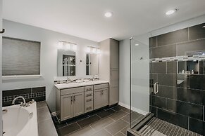 62sl - Hot Tub - Wifi - Fireplace - Pets Ok 3 Bedroom Home by Redawnin