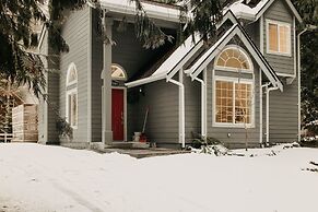 62sl - Hot Tub - Wifi - Fireplace - Pets Ok 3 Bedroom Home by Redawnin