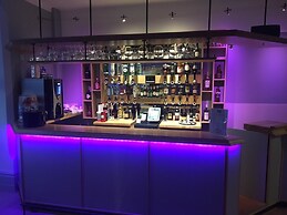 Clee Hotel