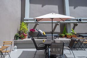 DuMont Lisbon Guesthouse