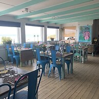 FlipFlop Beach Bar & Rooms
