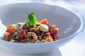 Mary Hotel & Mary Royal Suites