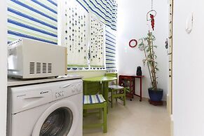 Red Almirante by Homing