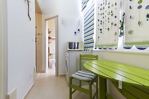 Red Almirante by Homing