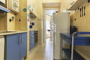 Red Almirante by Homing