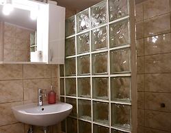 Kentrikon Deluxe Apt Must