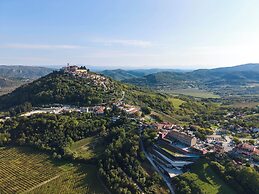Winery & Design hotel ROXANICH