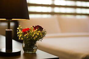 Woodside Inn & Serviced Apartments