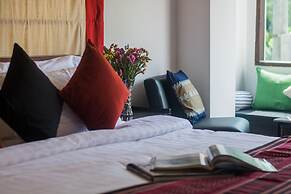 Woodside Inn & Serviced Apartments