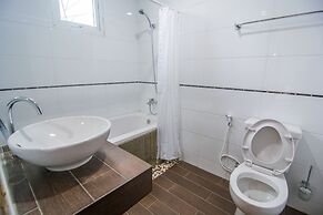 Woodside Inn & Serviced Apartments