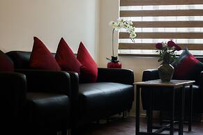 Woodside Inn & Serviced Apartments