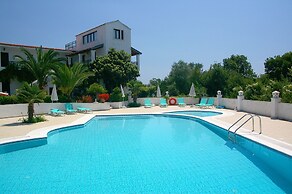 Marialice Apartments