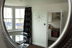 New Steine Apartment Sea View by Brighton Holiday Lets