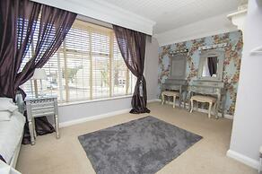 Little Paris Parking by Brighton Holiday Lets