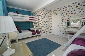 Little Paris Parking by Brighton Holiday Lets