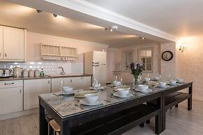 Little Paris Parking by Brighton Holiday Lets