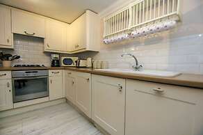 Little Paris Parking by Brighton Holiday Lets