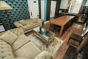 Chocolate Box Central by Brighton Holiday Lets