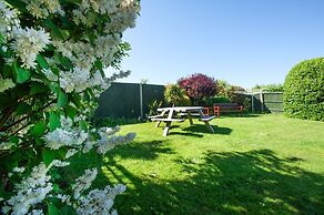 Dean Court Garden Parking by Brighton Holiday Lets