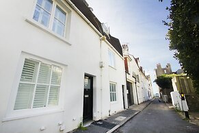 Marine Gardens Central by Brighton Holiday Lets