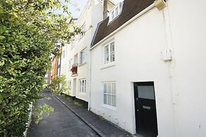 Marine Gardens Central by Brighton Holiday Lets