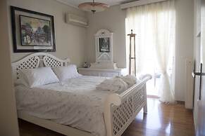 Athens Deluxe Apartment near Acropolis