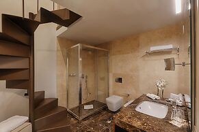 Donati Luxury Tower Suites