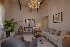 Donati Luxury Tower Suites