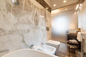 Donati Luxury Tower Suites