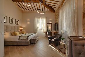 Donati Luxury Tower Suites