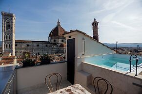 Donati Luxury Tower Suites