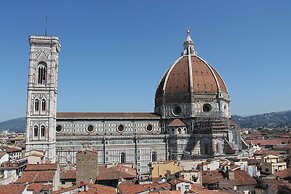 Donati Luxury Tower Suites