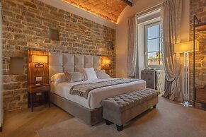 Donati Luxury Tower Suites