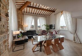 Donati Luxury Tower Suites