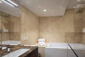 Donati Luxury Tower Suites
