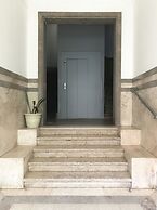 Home Out Rooms & Apartments