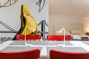 Home Out Rooms & Apartments