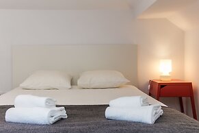 Home Out Rooms & Apartments