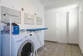 Home Out Rooms & Apartments