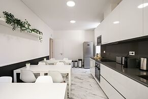 Home Out Rooms & Apartments