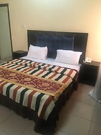 Palais Royale Hotel & Suites