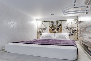 Sokroma Jules Verne Aparts