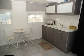 Rooftop Apartment Overlooking Rothschild