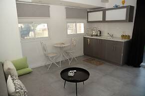 Rooftop Apartment Overlooking Rothschild