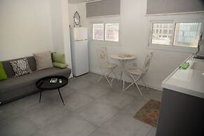 Rooftop Apartment Overlooking Rothschild