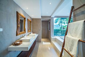 Nam Bo villa by Lofty