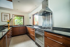 Nam Bo villa by Lofty