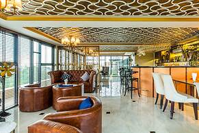 6 Avenue Surin by Lofty