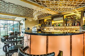 6 Avenue Surin by Lofty